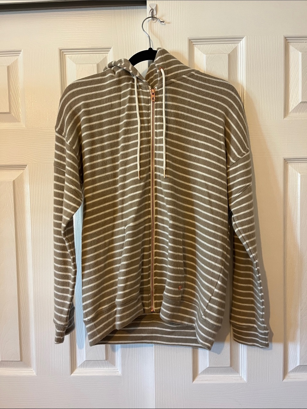NWT Volcom Women’s Striped Hooded Zip-Up Sweater Jacket - green/White Size M